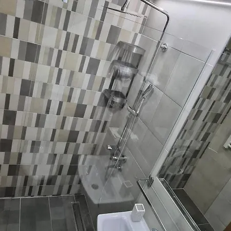 Apartment 15th Corner *