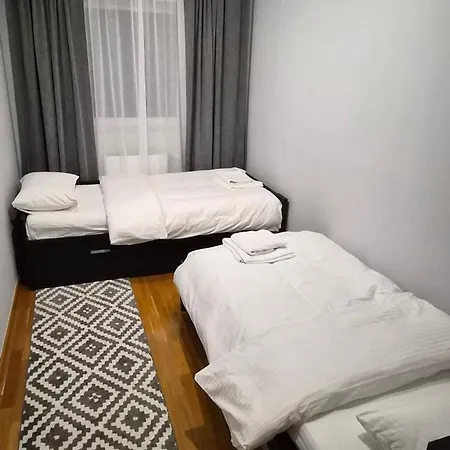 Apartment 15th Corner *