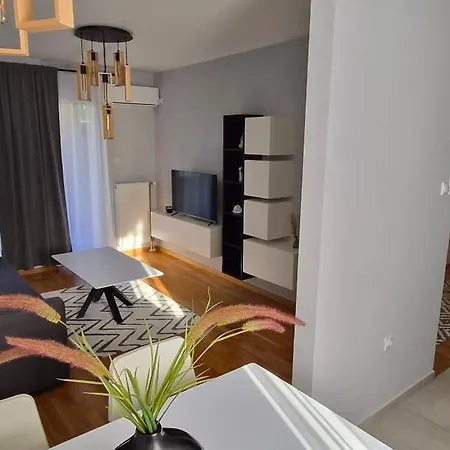 15th Corner Apartment Ni