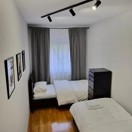 15th Corner 아파트